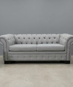 Sofá Chesterfield Capitone Con 2 Puff Baul