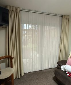Cortina Vertical Screen 5% Beige